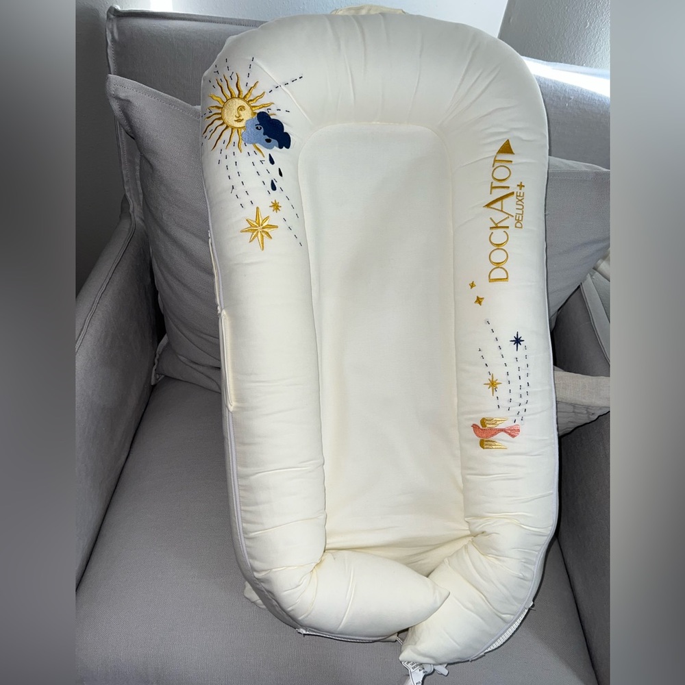 Deluxe+ Dockatot (Embroidered Skies), Cabana Kit & tote